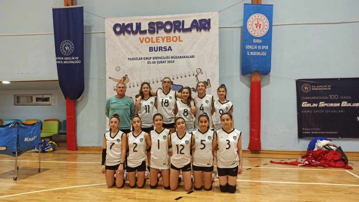 Yıldız kızlar voleybol takımımız Bursa Bölge finallerinde ...
